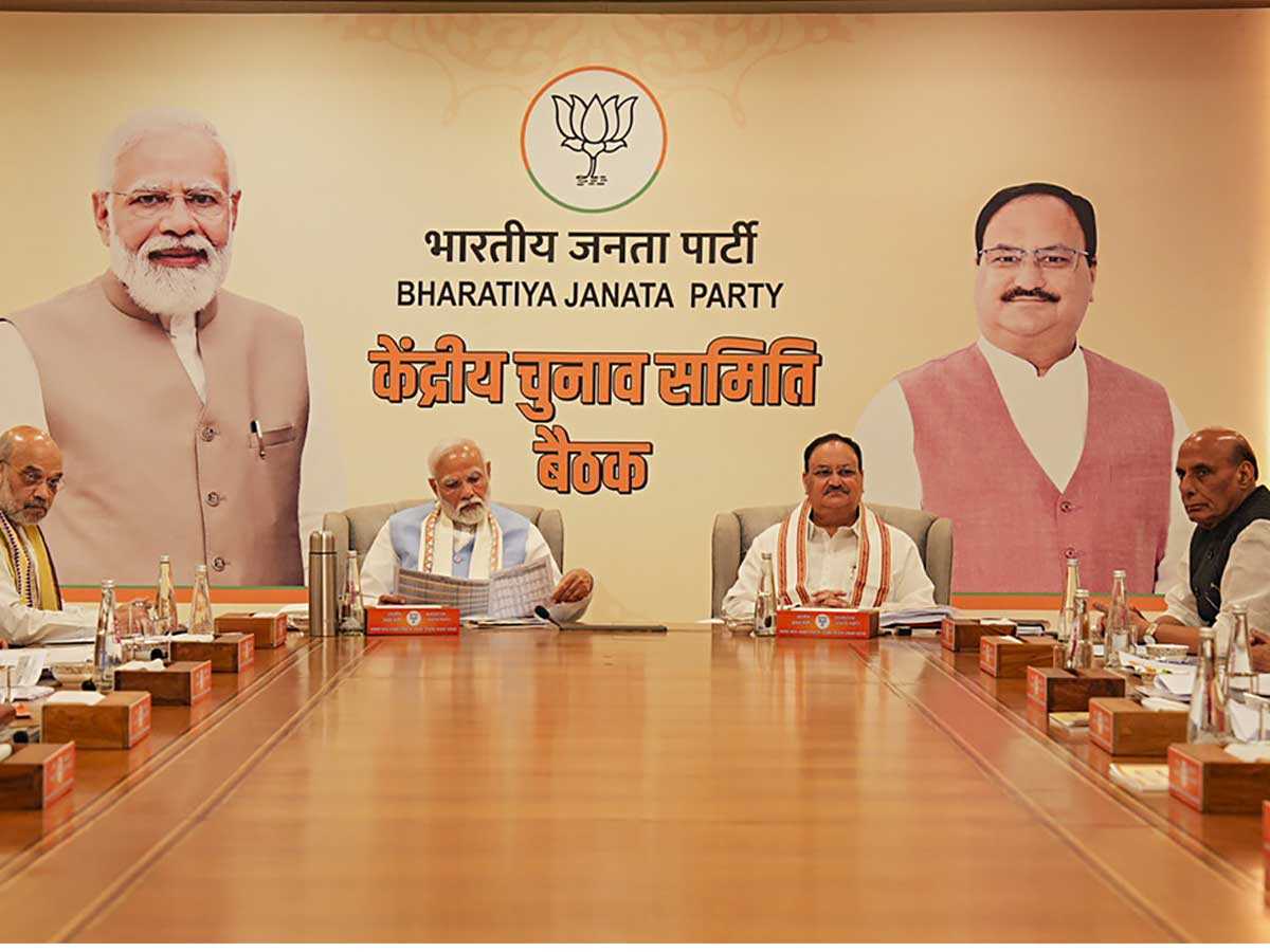 पीएम मोदी पहुंचे भाजपा मुख्यालय- पार्टी केंद्रीय चुनाव समिति की बैठक शुरू